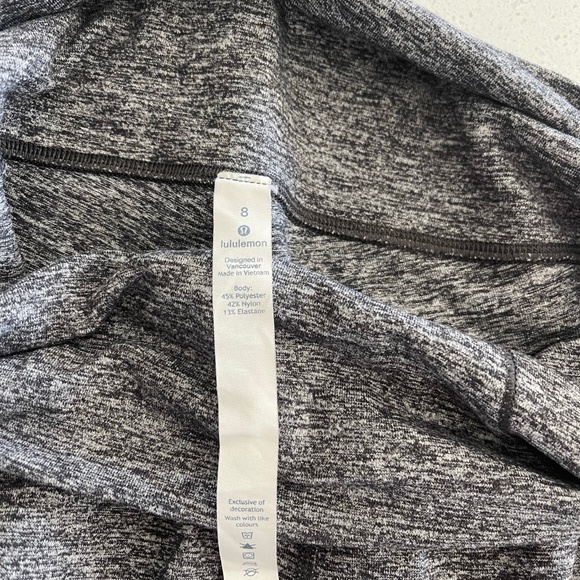 LULULEMON HEATHERED GREY WUNDER UNDER LEGGING size 8 - Picture 4 of 6